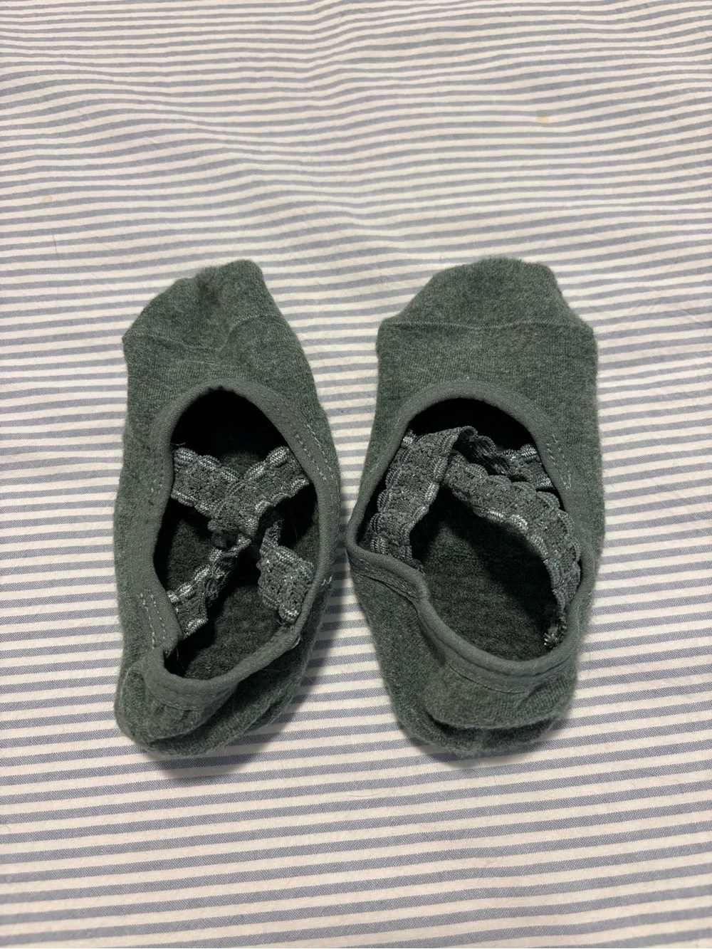 TAVI Dark Green Grip Socks